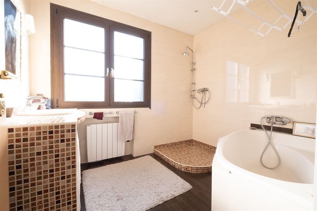 house 6 rooms for sale on YERRES (91330)