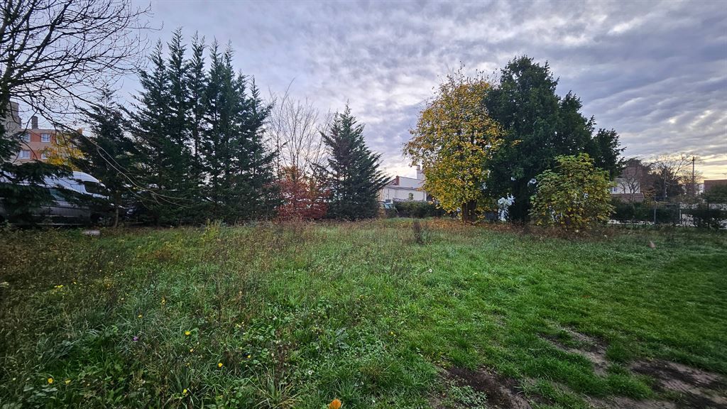 land for sale on ATHIS MONS (91200)