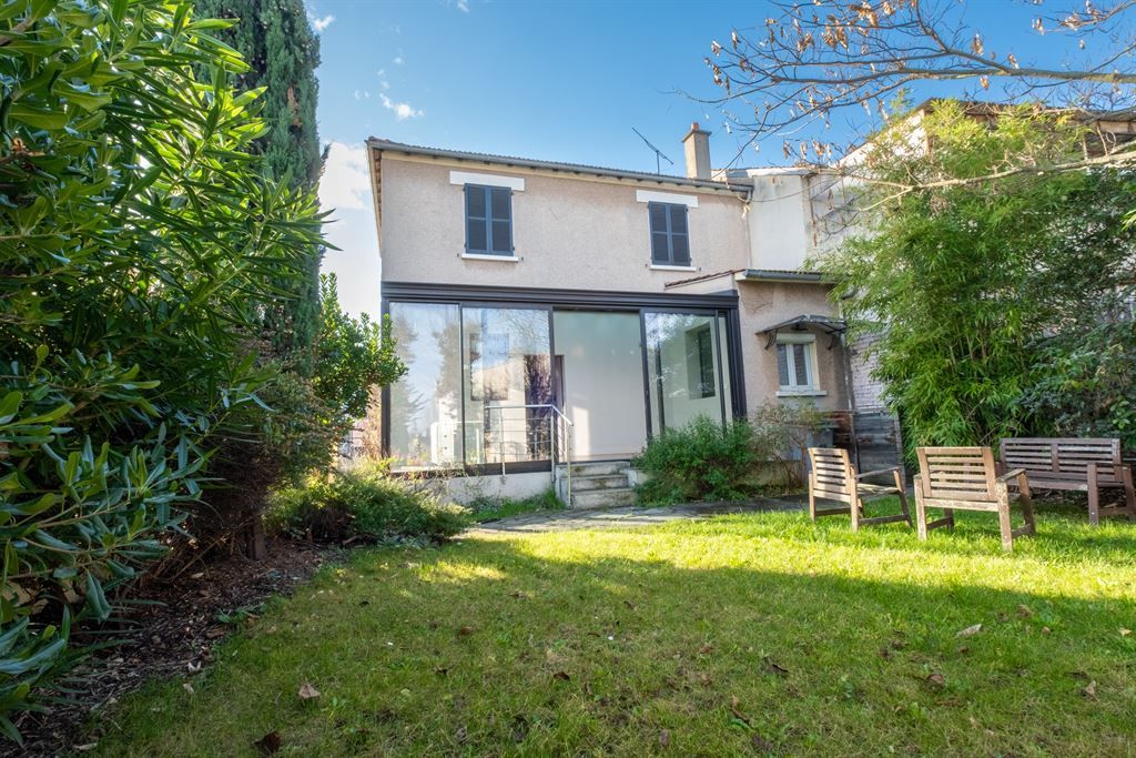 house 6 rooms for sale on IVRY SUR SEINE (94200) - See details