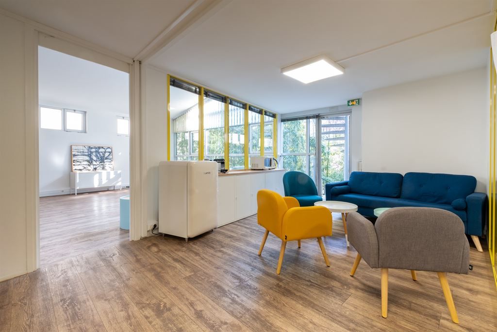 surface to be fitted out 8 rooms for sale on PARIS (75005)