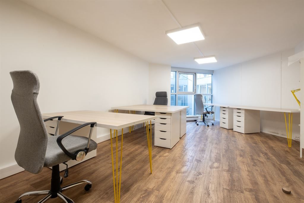 surface to be fitted out 8 rooms for sale on PARIS (75005)