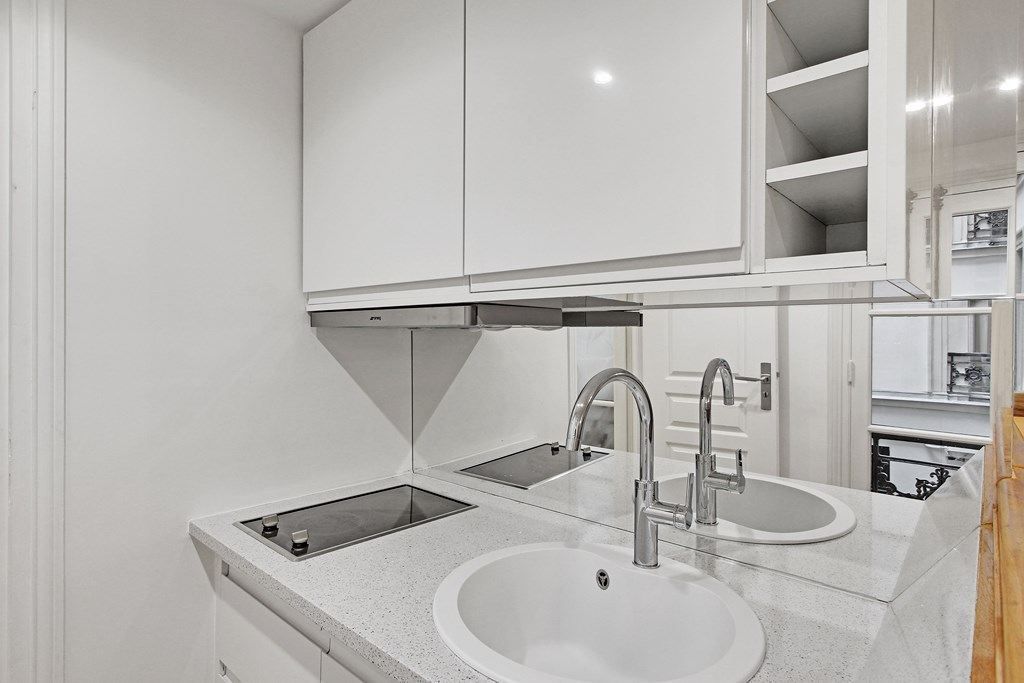 studio en location sur PARIS (75006)