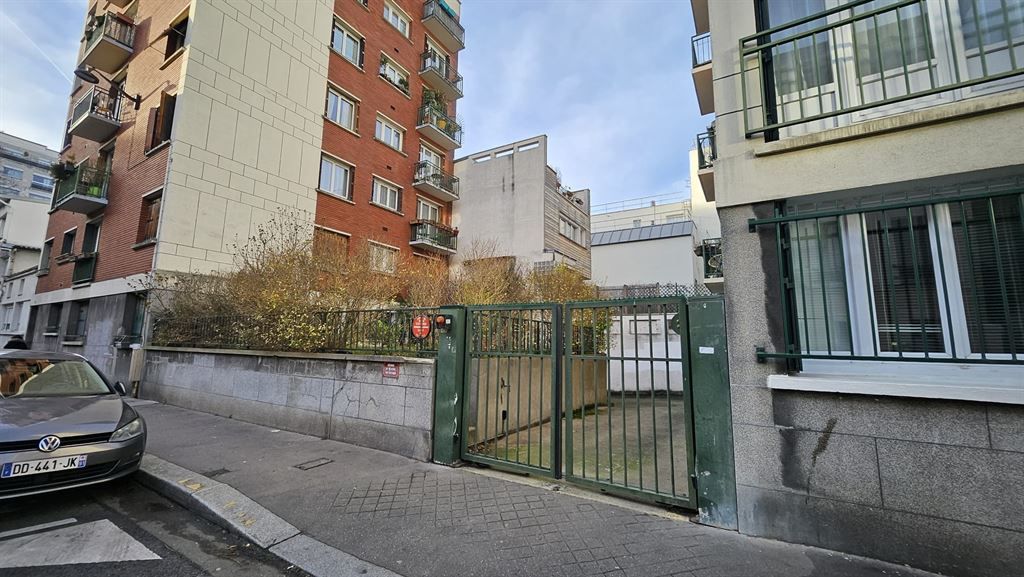 box en vente sur PARIS (75020) - Plus de details