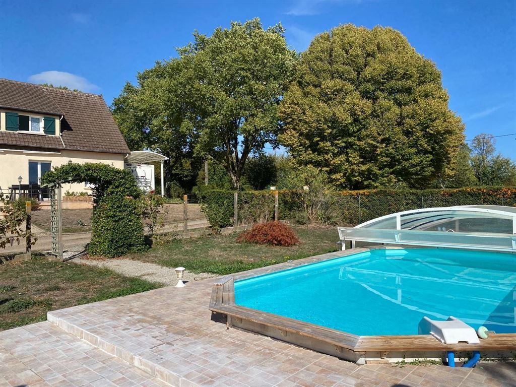 house 6 rooms for sale on AILLIERES BEAUVOIR (72600) - See details